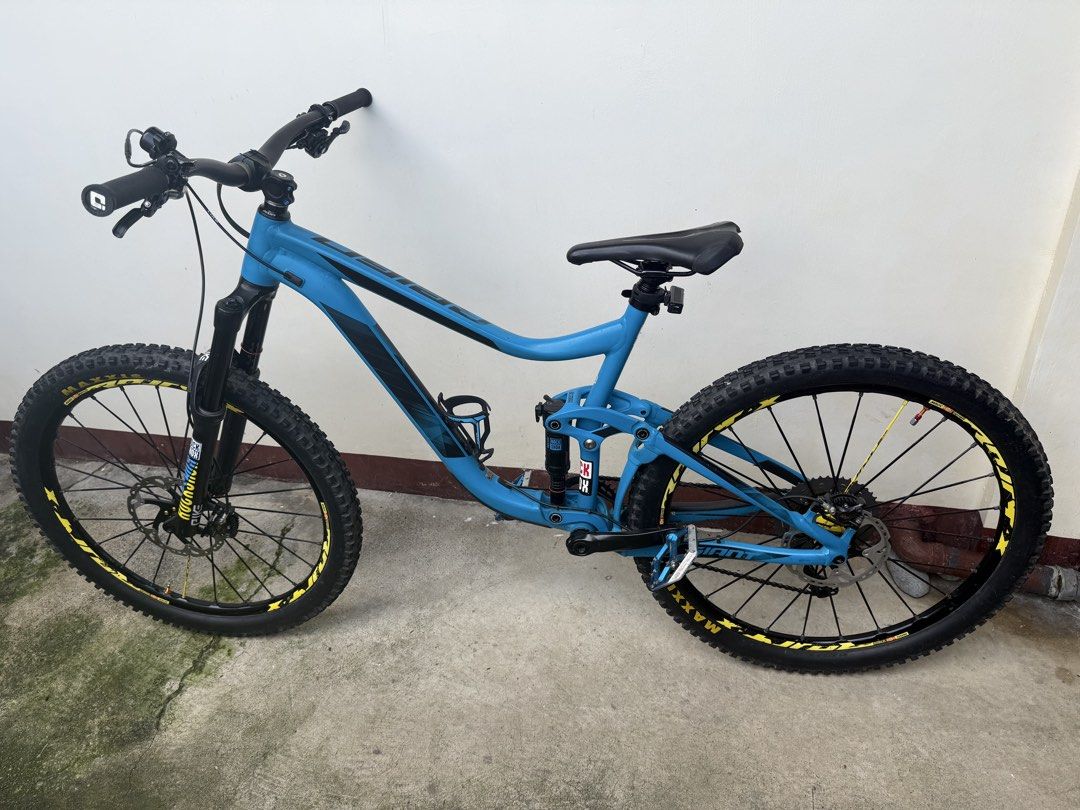 Giant reign 2 fullsus (Category: Bicycles) located in Manila. Submitted by jioeliz (Listing ID 1460726790, Image 1). Description: Frame: GIANT REIGN 2 Size: L | 27.5 Front Shock: ROCKSHOX PIKE REAR Shock: ROCKSHOX DELUXE Dropper seatpost: LEV INTEGRA(need service) Handle Bar: RENTHAL FATBAR LITE CARBON Stem: RACEFACE Saddle: GIANT CONTACT Brake lever: SHIMANO DEORE XT Shifter lever: DYNA-SYS 11 Rd: SHIMANO DEORE XT | 11S Crank: SHIMANO DEORE XT |