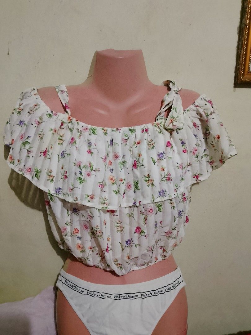 Forever21 (Category: Blouses) located in Bacoor. Submitted by warmeagle_27a62a (Listing ID 1460796872, Image 1). Description: almost new declutter.