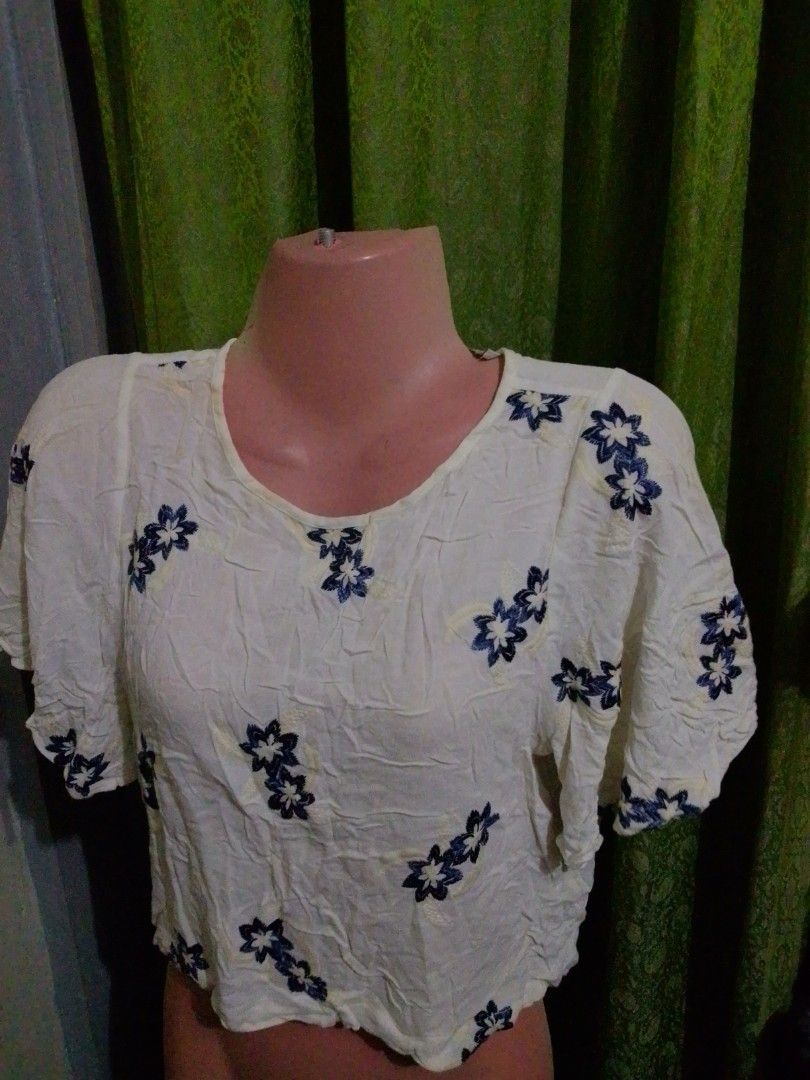 Forever21 (Category: Blouses) located in Bacoor. Submitted by warmeagle_27a62a (Listing ID 1460800542, Image 2). Description: declutter.