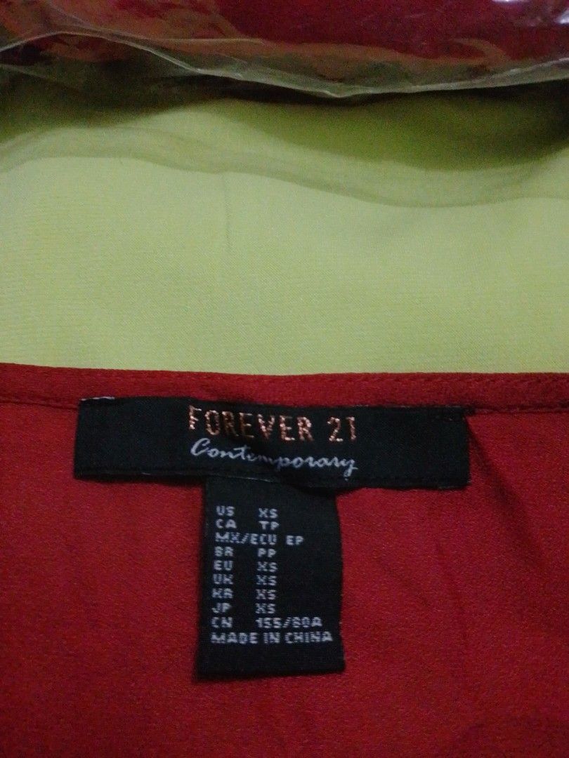 Forever21 (Category: Blouses) located in Bacoor. Submitted by warmeagle_27a62a (Listing ID 1460805675, Image 2). Description: declutter.
