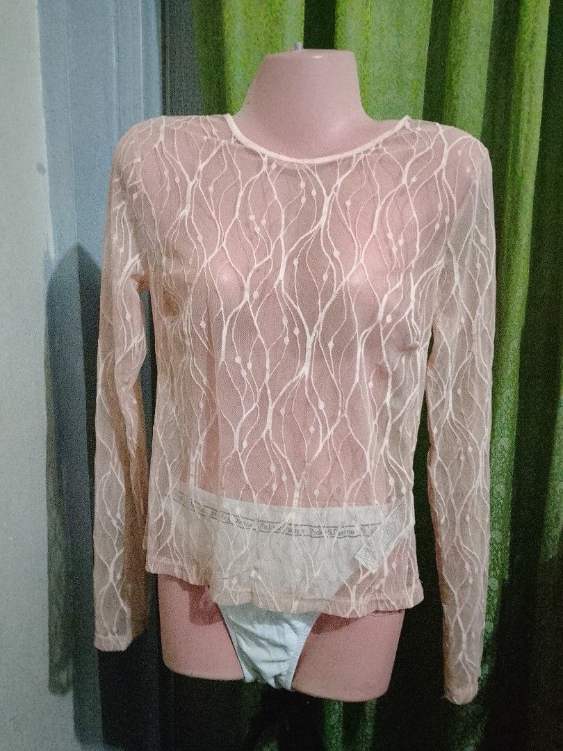 Forever 21 (Category: Longsleeves) located in Bacoor. Submitted by warmeagle_27a62a (Listing ID 1460804714, Image 1). Description: declutter.