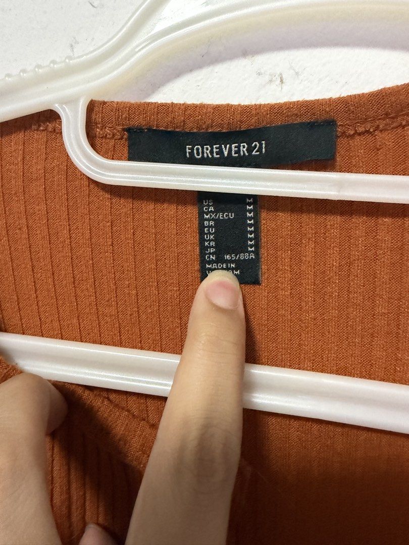 Forever 21 Ribbed Long Sleeve Top (Category: Longsleeves) located in Paranaque City. Submitted by zen.dycluttering (Listing ID 1460864864, Image 2). Description: - Orange ribbed long sleeve top - Brand: Forever 21 - Style: Oversized Long Sleeve - Size: Medium (M) in tag but fits Large to XL.