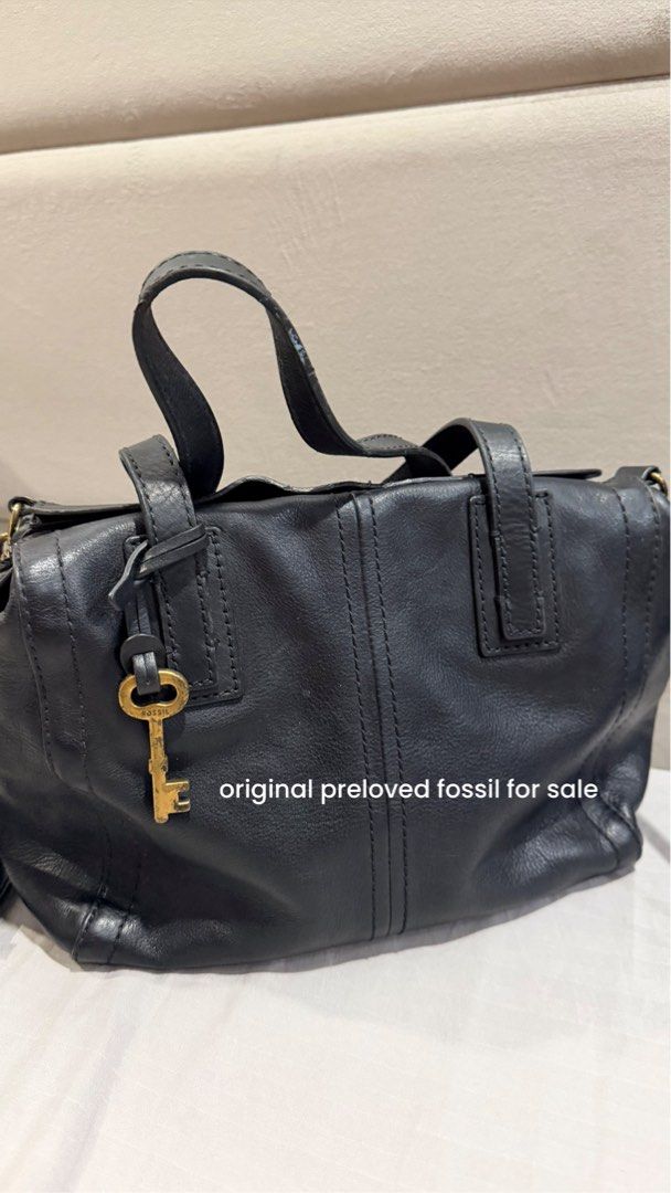 fossil bag (Category: Cross-body Bags) located in Dumaguete. Submitted by amdfinds (Listing ID 1460890275, Image 1). Description: .