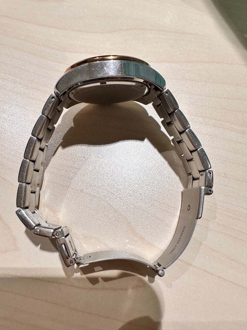 Fossil Two-Tone Watch with Crystal Bezel (Category: Women's Watches) located in Makati City. Submitted by robitusssinpapi (Listing ID 1460836308, Image 3). Description: Issue: Not battery Missing rhinestones Makati location Negotiable .
