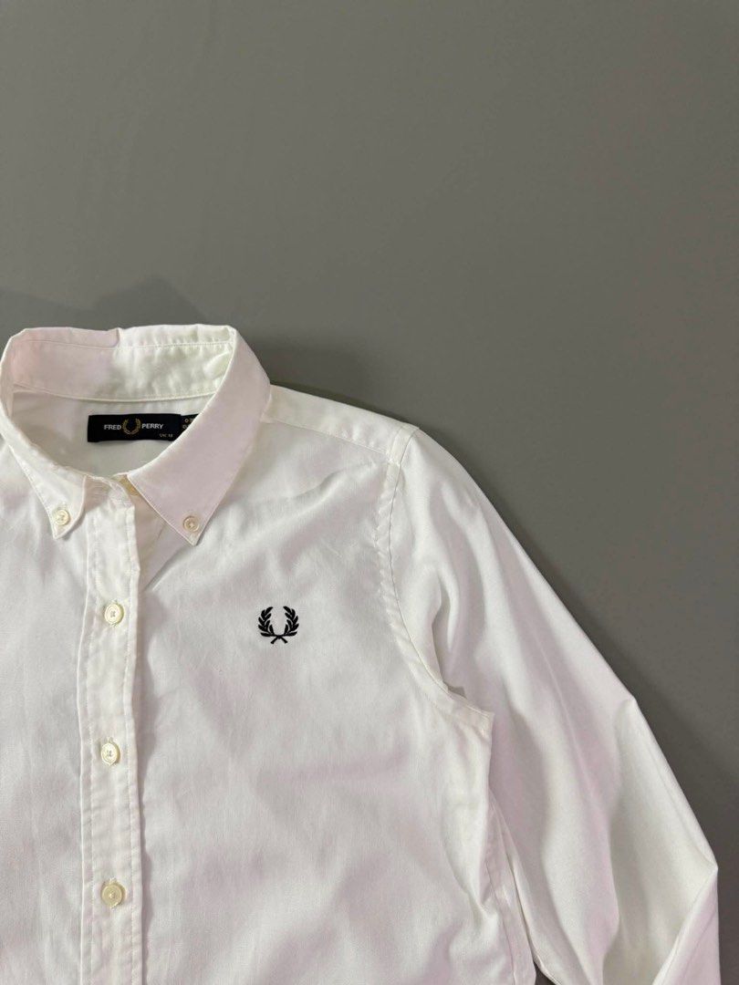 FRED PERRY (Category: Formal Shirts) located in Guagua. Submitted by sweetboyy (Listing ID 1460846217, Image 3). Description: FRED PERRY EXCELLENT CONDITION / NO ISSUE SIZE 10 MEDIUM ON TAG / DIMES L26 W19.
