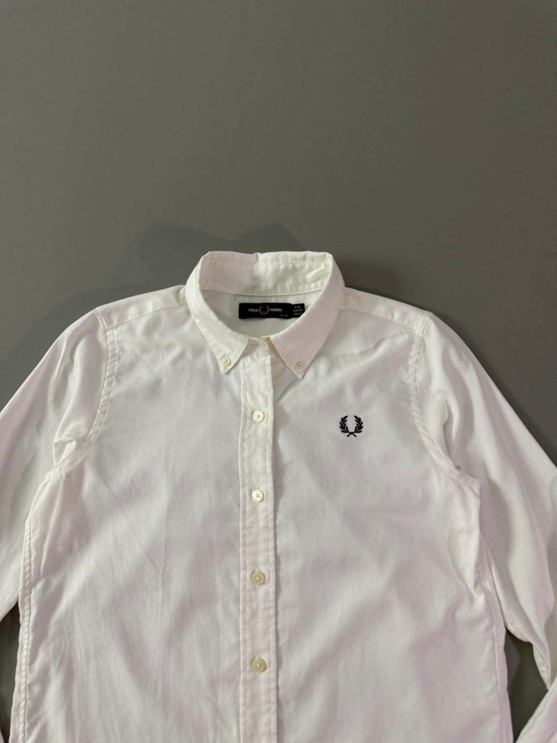 FRED PERRY (Category: Formal Shirts) located in Guagua. Submitted by sweetboyy (Listing ID 1460846217, Image 2). Description: FRED PERRY EXCELLENT CONDITION / NO ISSUE SIZE 10 MEDIUM ON TAG / DIMES L26 W19.