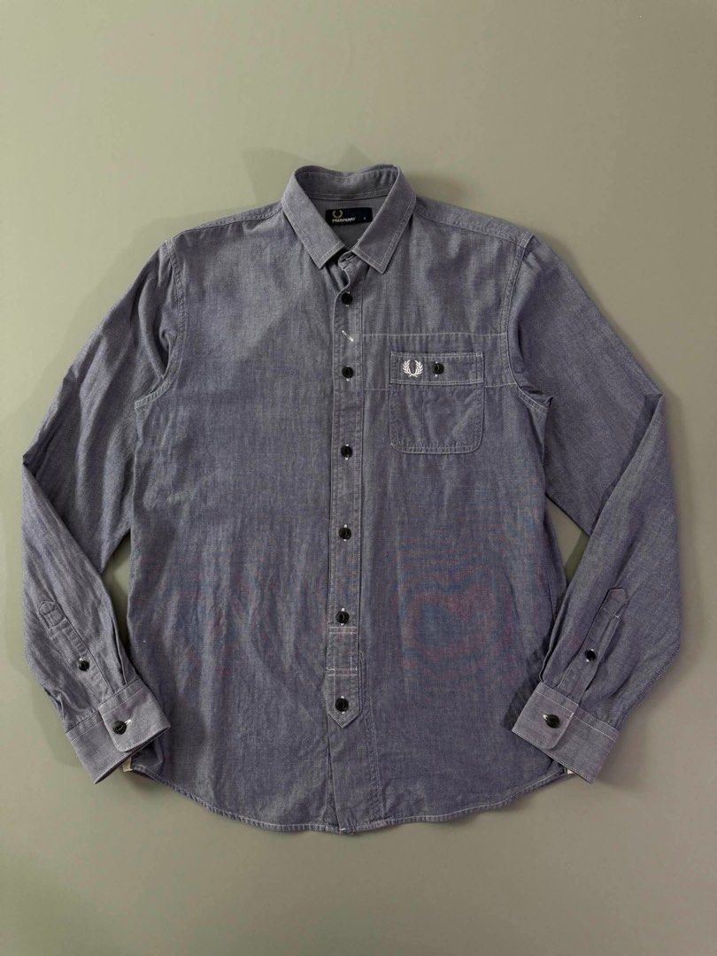 FRED PERRY (Category: Formal Shirts) located in Guagua. Submitted by sweetboyy (Listing ID 1460847373, Image 1). Description: FRED PERRY EXCELLENT CONDITION / NO ISSUE SIZE SMALL ON TAG / DIMES L28 W20.