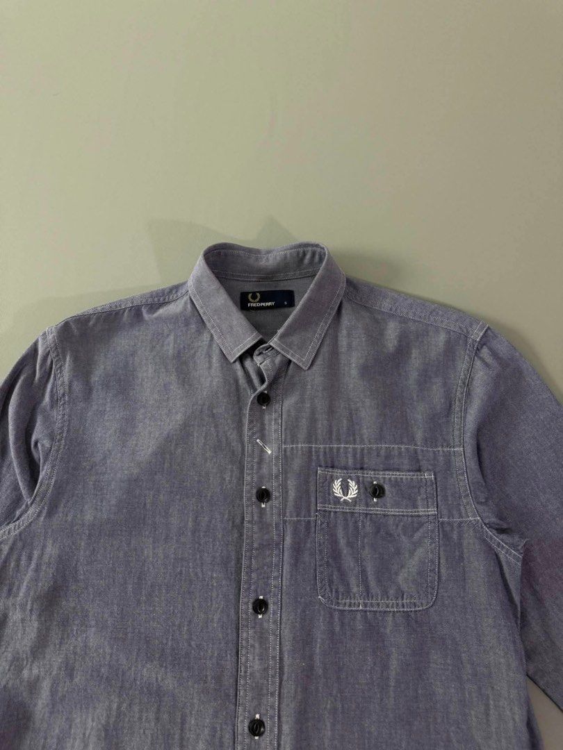 FRED PERRY (Category: Formal Shirts) located in Guagua. Submitted by sweetboyy (Listing ID 1460847373, Image 2). Description: FRED PERRY EXCELLENT CONDITION / NO ISSUE SIZE SMALL ON TAG / DIMES L28 W20.