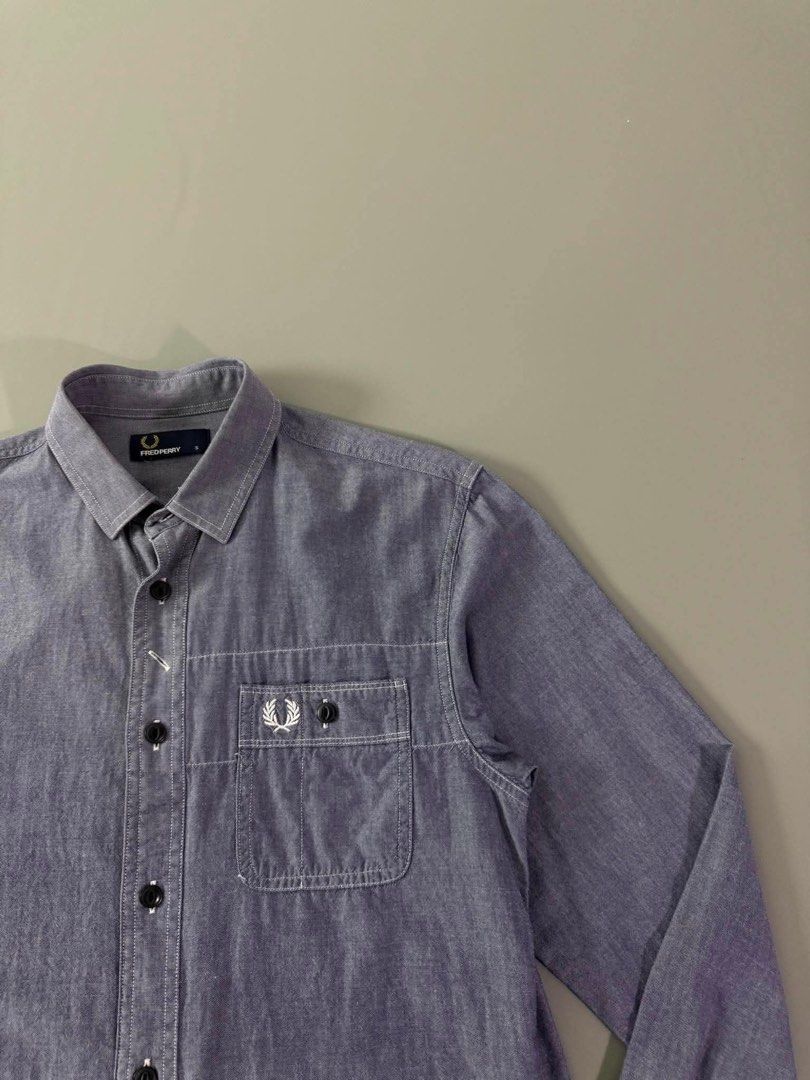 FRED PERRY (Category: Formal Shirts) located in Guagua. Submitted by sweetboyy (Listing ID 1460847373, Image 3). Description: FRED PERRY EXCELLENT CONDITION / NO ISSUE SIZE SMALL ON TAG / DIMES L28 W20.