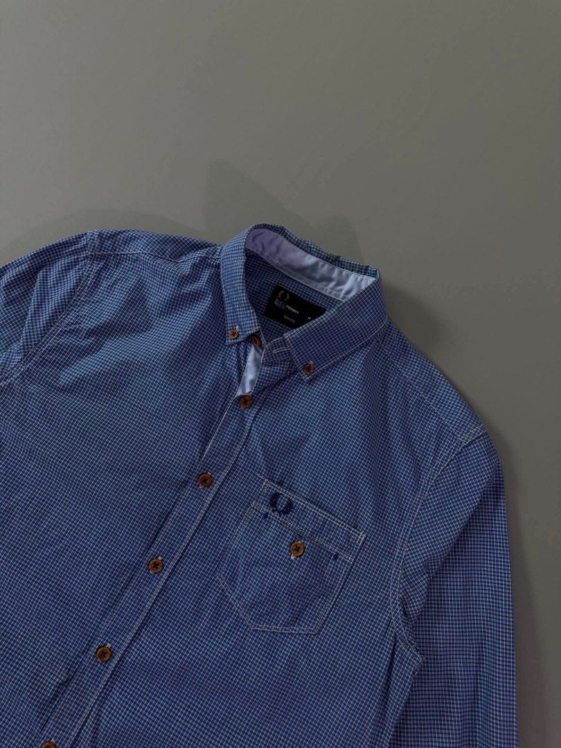 FRED PERRY (Category: Formal Shirts) located in Guagua. Submitted by sweetboyy (Listing ID 1460848217, Image 2). Description: FRED PERRY EXCELLENT CONDITION / NO ISSUE SIZE MEDIUM ON TAG / DIMES L27 W20.