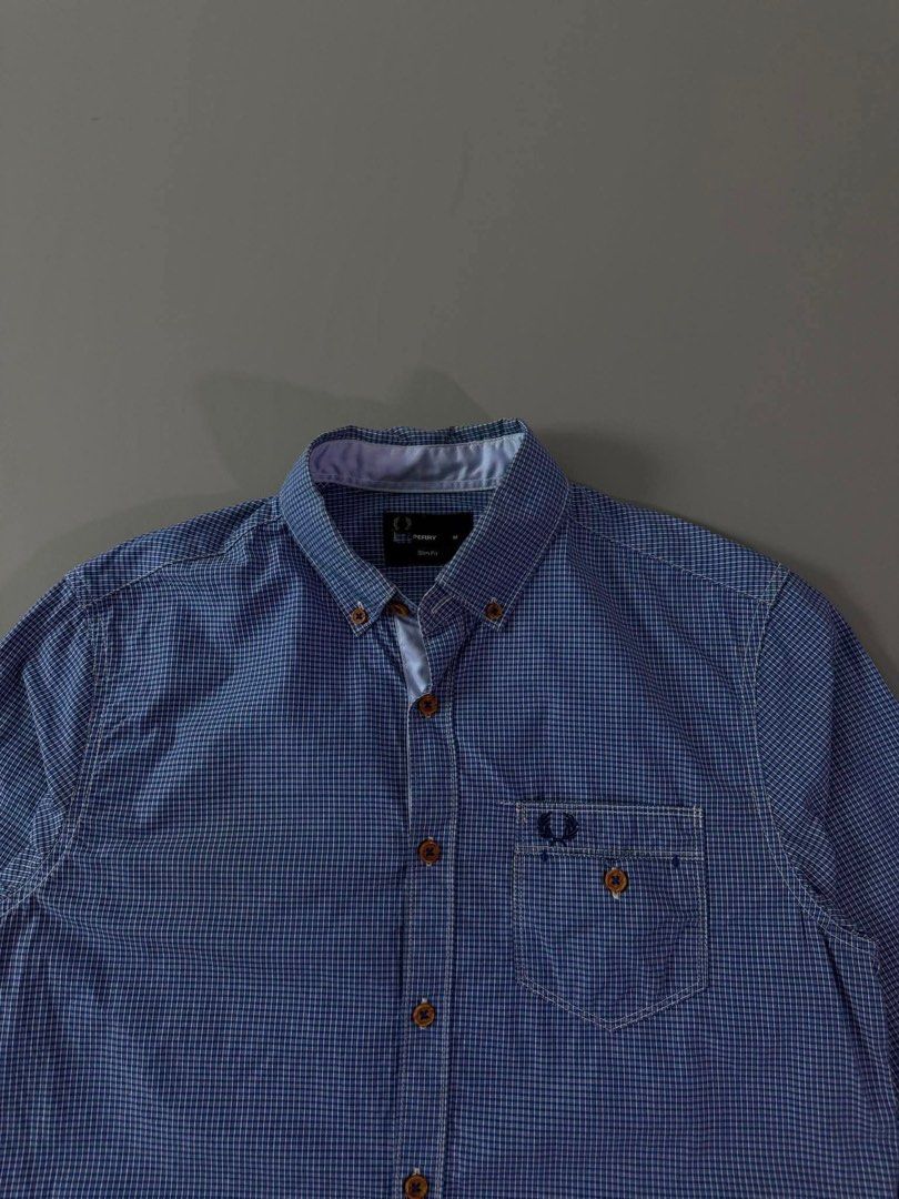 FRED PERRY (Category: Formal Shirts) located in Guagua. Submitted by sweetboyy (Listing ID 1460848217, Image 3). Description: FRED PERRY EXCELLENT CONDITION / NO ISSUE SIZE MEDIUM ON TAG / DIMES L27 W20.