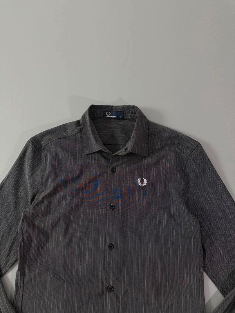 FRED PERRY (Category: Formal Shirts) located in Guagua. Submitted by sweetboyy (Listing ID 1460849007, Image 2). Description: FRED PERRY EXCELLENT CONDITION / NO ISSUE SIZE MEDIUM ON TAG / DIMES L26.5 W19.5.