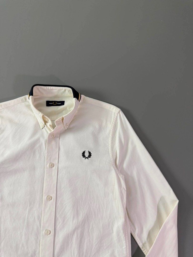 FRED PERRY (Category: Formal Shirts) located in Guagua. Submitted by sweetboyy (Listing ID 1460850756, Image 3). Description: FRED PERRY EXCELLENT CONDITION / NO ISSUE SIZE SMALL ON TAG / DIMES L28 W19.