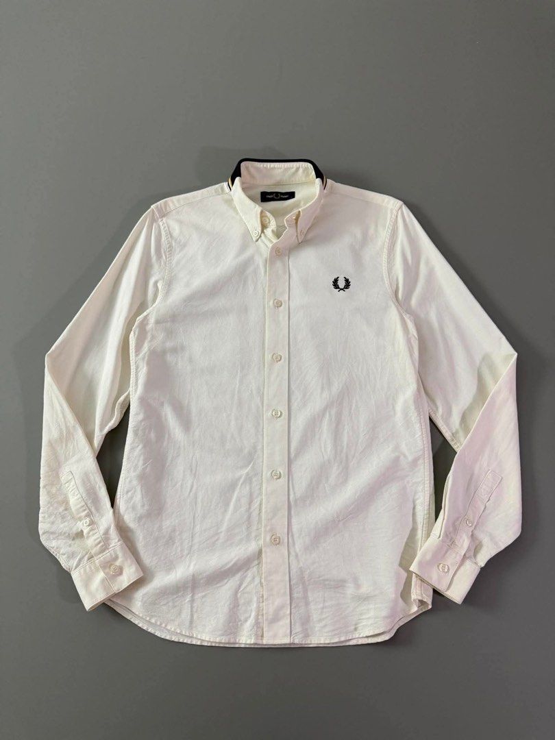 FRED PERRY (Category: Formal Shirts) located in Guagua. Submitted by sweetboyy (Listing ID 1460850756, Image 1). Description: FRED PERRY EXCELLENT CONDITION / NO ISSUE SIZE SMALL ON TAG / DIMES L28 W19.