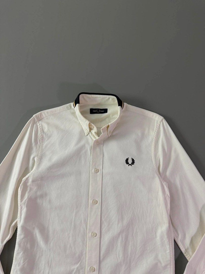 FRED PERRY (Category: Formal Shirts) located in Guagua. Submitted by sweetboyy (Listing ID 1460850756, Image 2). Description: FRED PERRY EXCELLENT CONDITION / NO ISSUE SIZE SMALL ON TAG / DIMES L28 W19.