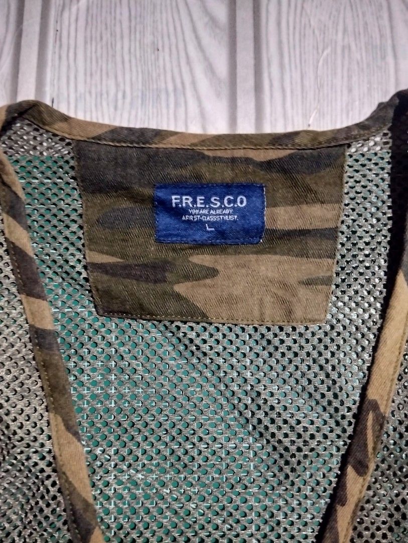 Fresco Cargo Vest (Category: Vests) located in Makati City. Submitted by christhrift10 (Listing ID 1460914238, Image 2). Description: Fresco Cargo Vest Large on tag 22x23 Good condition P350+sf Loc.Olympia, Makati Pick-up or Delivery Gcash ready if J&T.