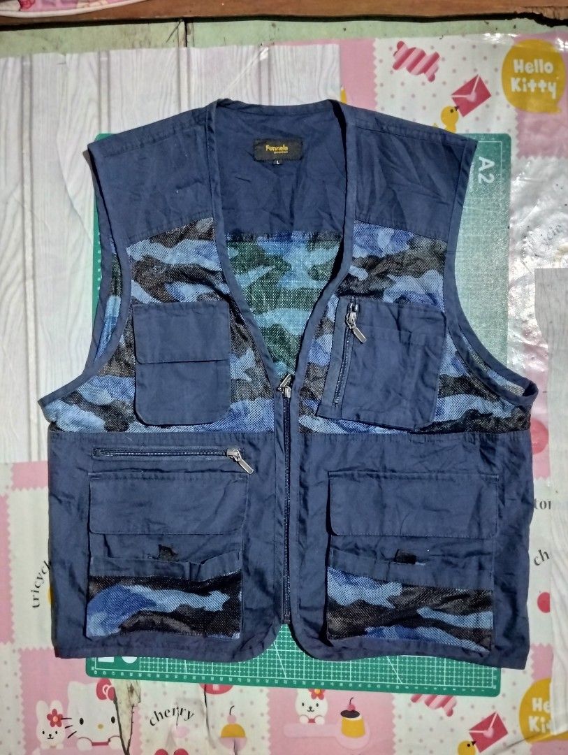 Funnele Cargo Vest (Category: Vests) located in Makati City. Submitted by christhrift10 (Listing ID 1460914498, Image 1). Description: Funnele Cargo Vest Large on tag 21.5x23 Good condition P300+sf Loc.Olympia, Makati Pick-up or Delivery Gcash ready if J&T.