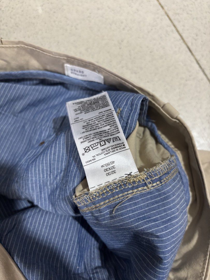 Gap (Category: Shorts) located in Cagayan de Oro. Submitted by thriftcgyph (Listing ID 1460808398, Image 3). Description: Gap ₱350 ISSUE STAIN COLOE RATE: 8/10 NO SIZE ON TAG L: 19 W: 32.