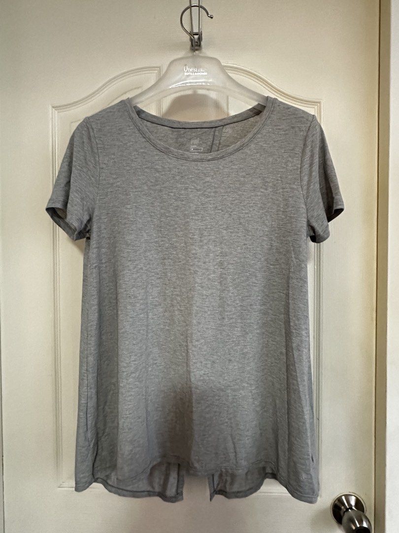 GAP Grey Breathe Open Back T-Shirt Size S (Category: Activewear) located in Manila. Submitted by nfcloset_ (Listing ID 1460793499, Image 2). Description: - Brand: Onesimus - Color: Grey - Size: S - Fabric: Lightweight and breathable - Design: Split back - Ideal for: Workouts or casual wear - Origin: Made in Vietnam.