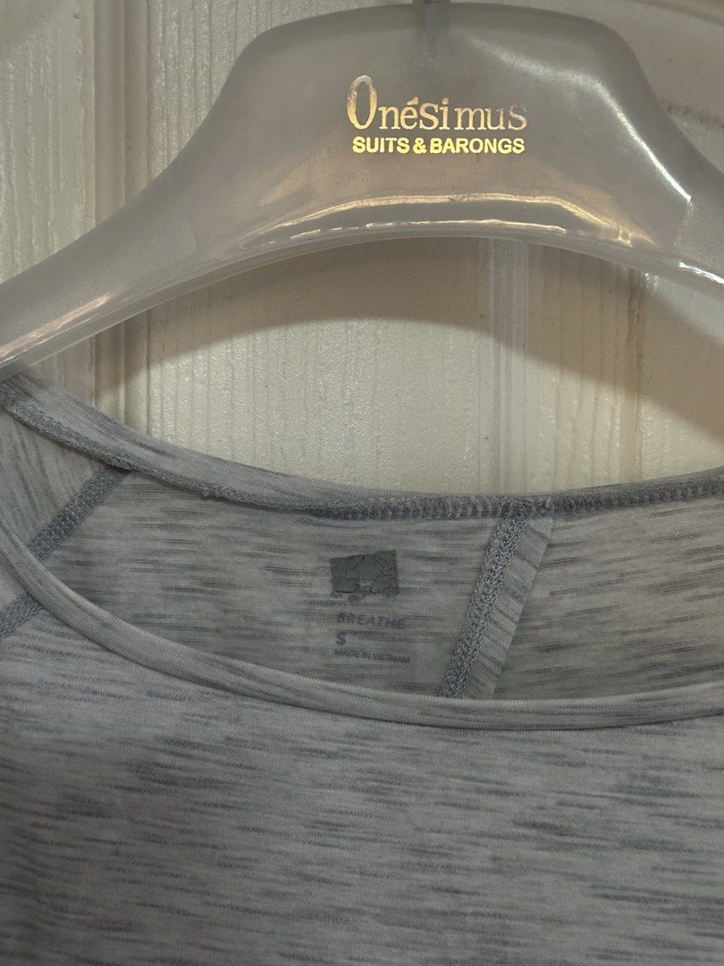 GAP Grey Breathe Open Back T-Shirt Size S (Category: Activewear) located in Manila. Submitted by nfcloset_ (Listing ID 1460793499, Image 3). Description: - Brand: Onesimus - Color: Grey - Size: S - Fabric: Lightweight and breathable - Design: Split back - Ideal for: Workouts or casual wear - Origin: Made in Vietnam.