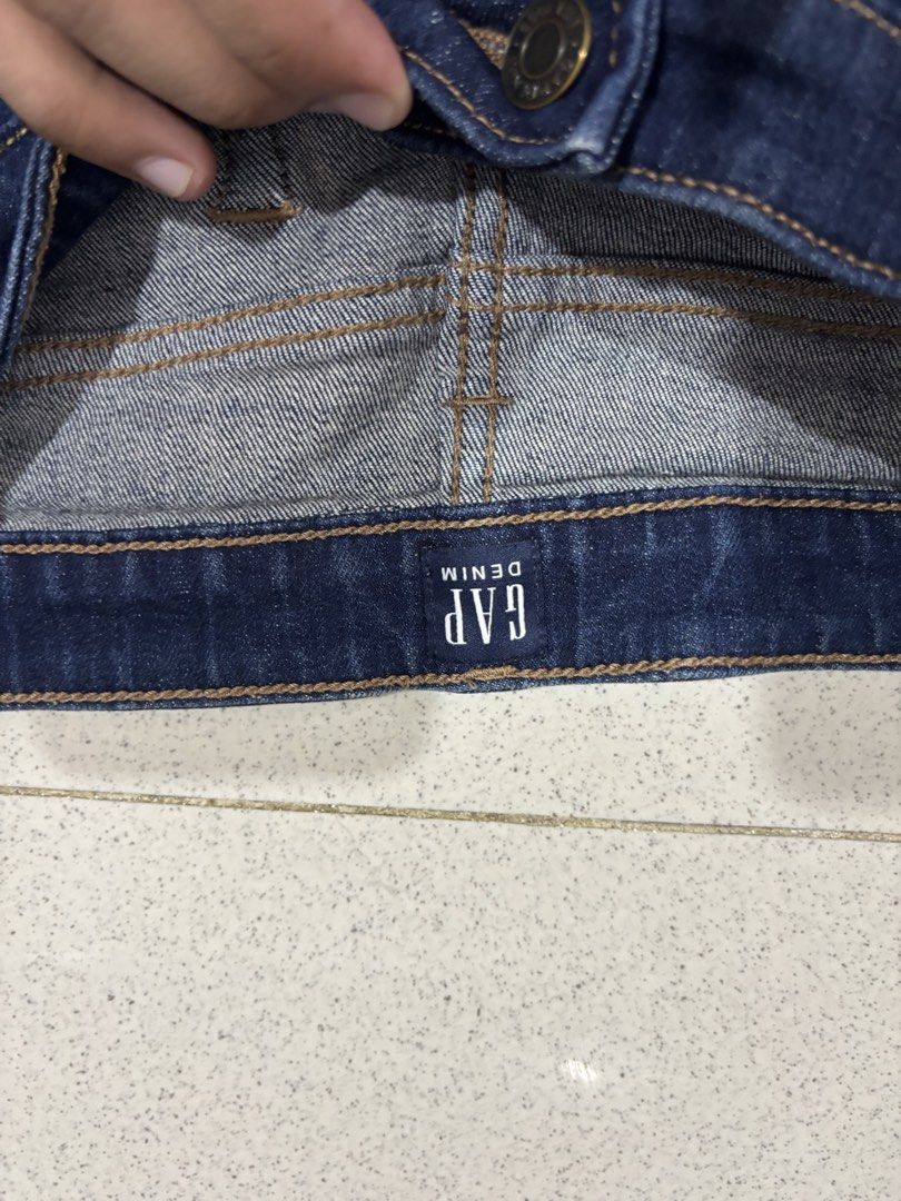 GAP shorts (Category: Shorts) located in Cagayan de Oro. Submitted by thriftcgyph (Listing ID 1460807123, Image 2). Description: GAP ₱259 NO ISSUE COLOE RATE: 9/10 NO SIZE ON TAG L: 20 W: 32.