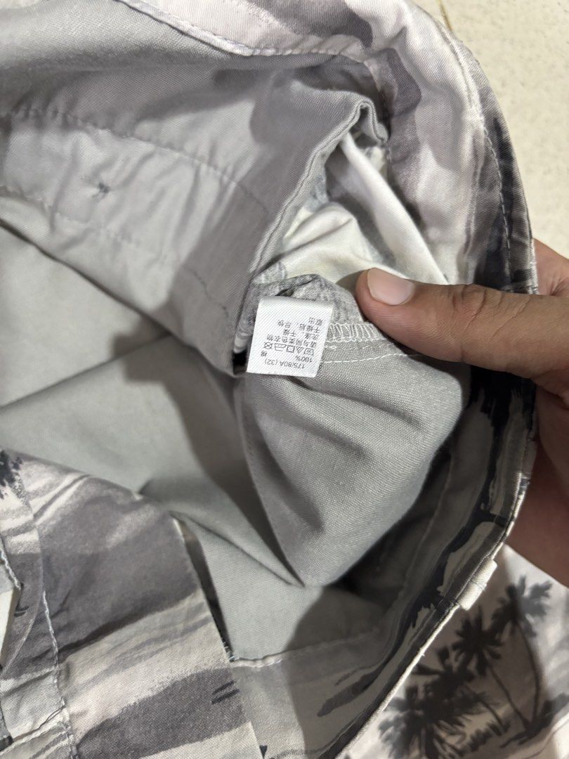 GAP shorts (Category: Shorts) located in Cagayan de Oro. Submitted by thriftcgyph (Listing ID 1460810315, Image 3). Description: GAP ₱350 NO ISSUE COLOE RATE: 9/10 NO SIZE ON TAG L: 20 W: 33.