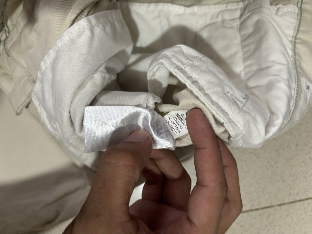 GAP shorts (Category: Shorts) located in Cagayan de Oro. Submitted by thriftcgyph (Listing ID 1460810709, Image 3). Description: GAP ₱350 NO ISSUE COLOE RATE: 8/10 NO SIZE ON TAG L: 20 W: 32.