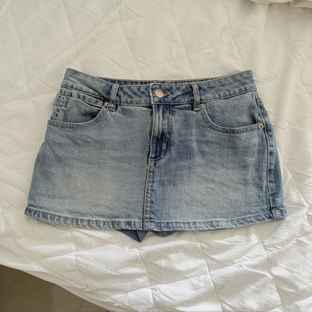 Garage Denim Skort (Category: Skirts) located in Davao. Submitted by aug_amari (Listing ID 1460731152, Image 1). Description: size 25-26 slim! didnt use pa so itll pass as bnew :) helping tags: brandy melville pacsun .