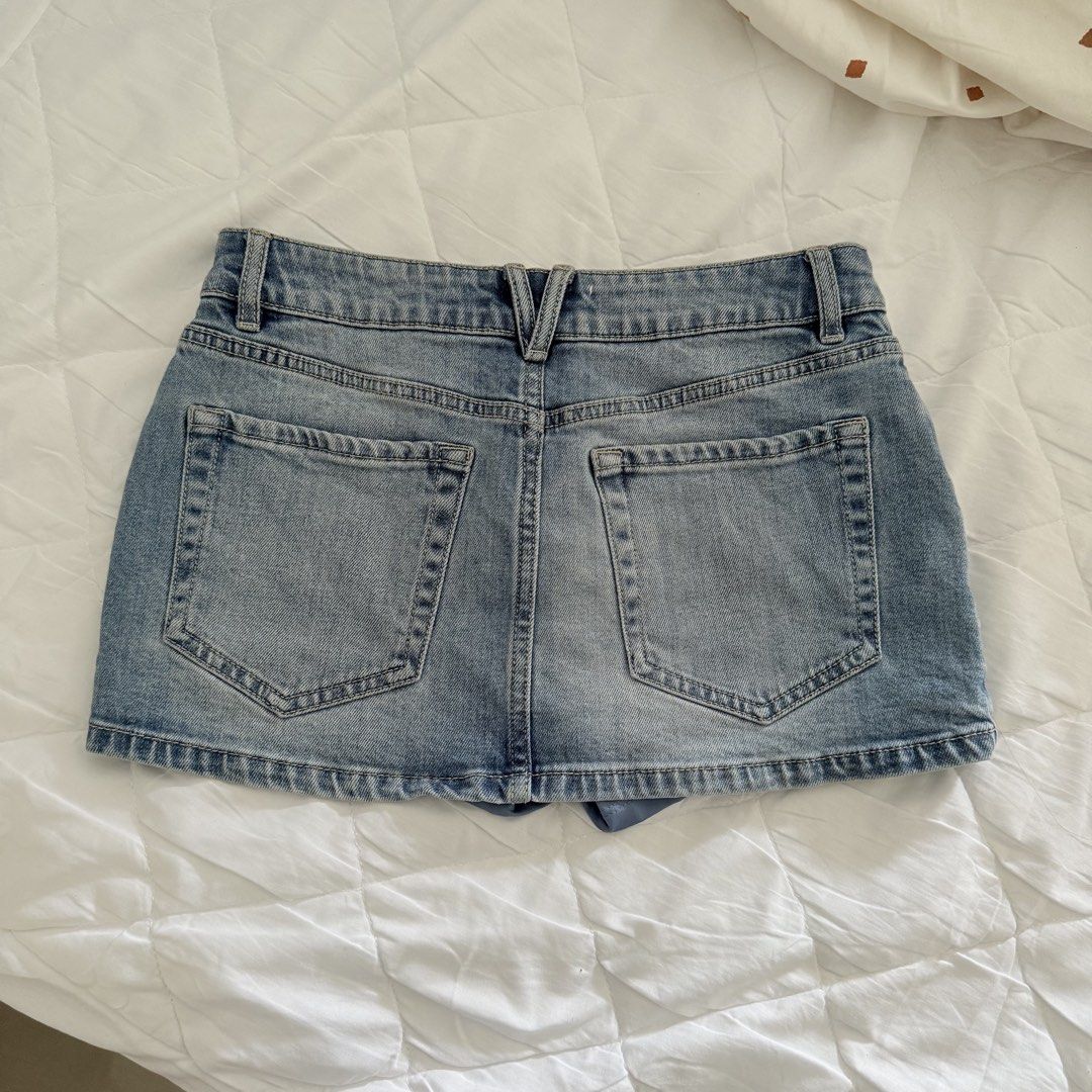 Garage Denim Skort (Category: Skirts) located in Davao. Submitted by aug_amari (Listing ID 1460731152, Image 3). Description: size 25-26 slim! didnt use pa so itll pass as bnew :) helping tags: brandy melville pacsun .