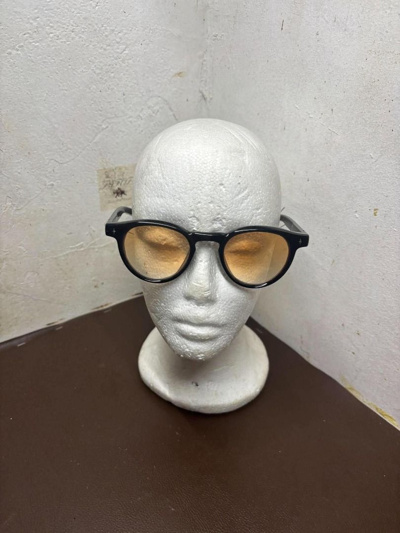 GENTLE MONSTER Von (Category: Vision Care) located in Bacoor. Submitted by fafofa (Listing ID 1460855545, Image 2). Description: GENTLE MONSTER Von.