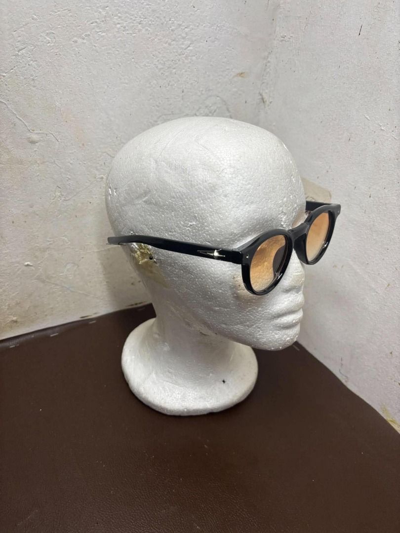 GENTLE MONSTER Von (Category: Vision Care) located in Bacoor. Submitted by fafofa (Listing ID 1460855545, Image 3). Description: GENTLE MONSTER Von.