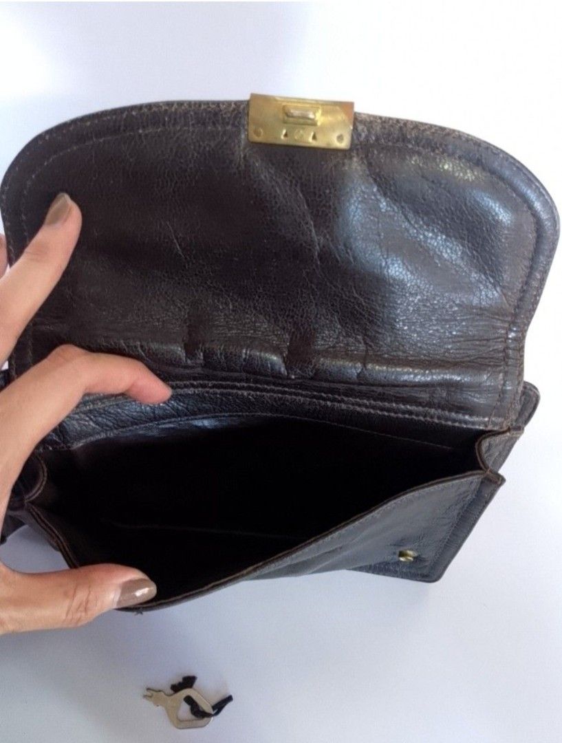Genuine leather clutch with lock (Category: Belt bags, Clutches and Pouches) located in Binan City. Submitted by chinitasjapanbags (Listing ID 1460825184, Image 3). Description: super nice ng leather ..daming compartments ..kasya cp and long wallet .with lock and key.