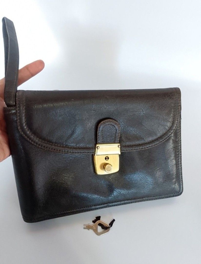 Genuine leather clutch with lock (Category: Belt bags, Clutches and Pouches) located in Binan City. Submitted by chinitasjapanbags (Listing ID 1460825184, Image 2). Description: super nice ng leather ..daming compartments ..kasya cp and long wallet .with lock and key.