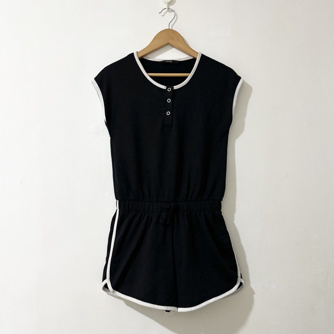 GEORGE Terry Sweat Romper Playsuit (Category: Babies & Kids Fashion) located in Tanza. Submitted by shop_qrated (Listing ID 1460903261, Image 1). Description: GEORGE Terry Sweat Romper Playsuit. For kids. May discoloration sa white part, see photos. Kayo na po maglaba. For kids 8-9 on tag..