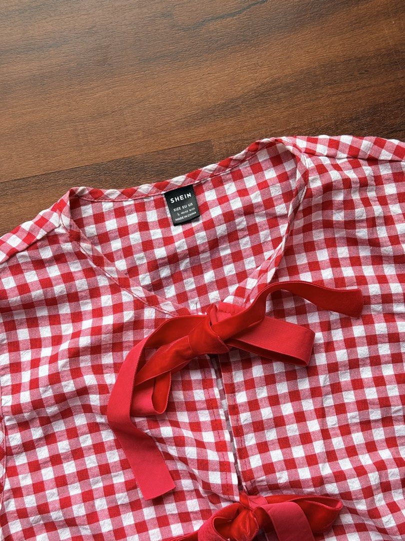 Gingham Sleeveless Top (Category: Sleeveless) located in Pasay City. Submitted by wnznmtmrs (Listing ID 1460872069, Image 2). Description: .