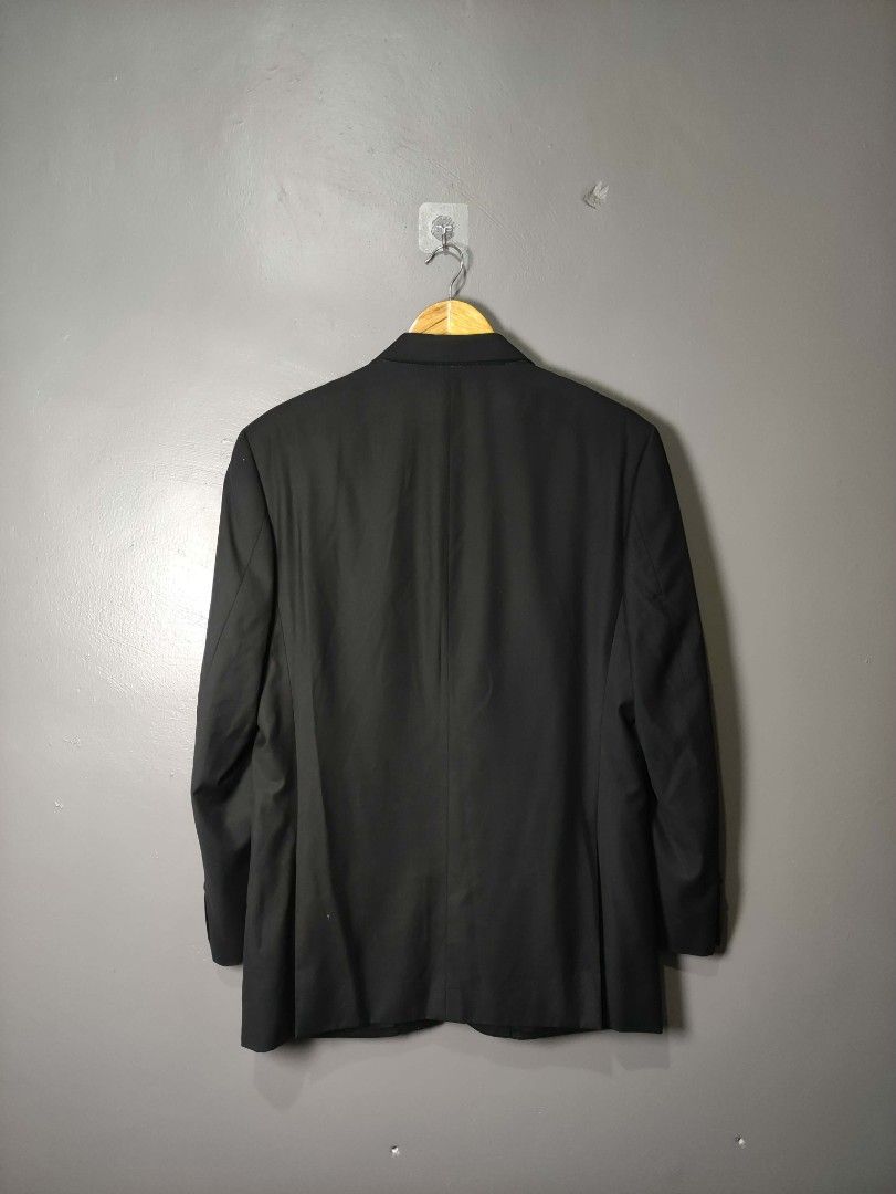 Giorgio Armani Blazer (Category: Luxury Apparel) located in Batangas. Submitted by andifits.ph (Listing ID 1460860074, Image 2). Description: Giorgio Armani Blazer Pristine Condition Condition Size:Medium Issue:None Dm for inquaries, Thanks.