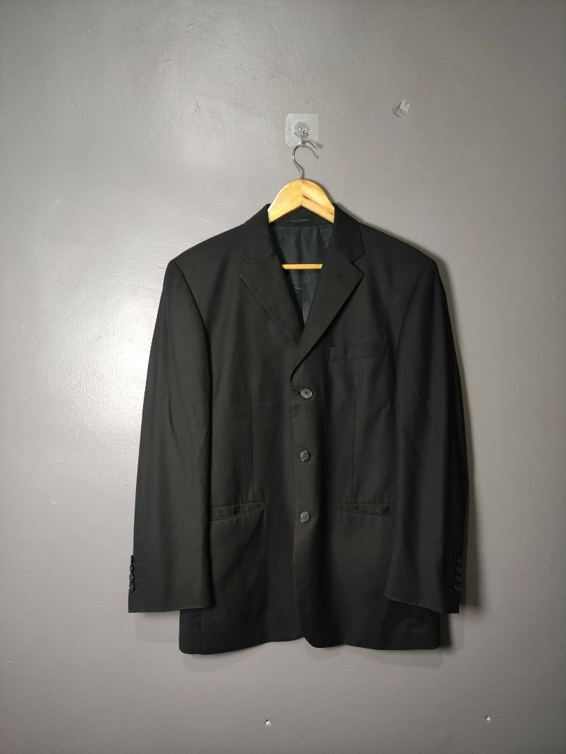 Giorgio Armani Blazer (Category: Luxury Apparel) located in Batangas. Submitted by andifits.ph (Listing ID 1460860074, Image 1). Description: Giorgio Armani Blazer Pristine Condition Condition Size:Medium Issue:None Dm for inquaries, Thanks.
