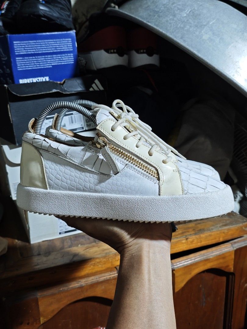 Giuseppe Zanotti Frankie Low Zip Sneakers (Category: Sneakers & Footwear) located in San Pedro. Submitted by streetthriftsph (Listing ID 1460914844, Image 2). Description: GZ Frankie Low Zip Sneakers 850+SF Condition: 9/10 Size: 39 On tag US 6 Mens US 9 Womens Colorate: 9/10 Soles: 9/10.