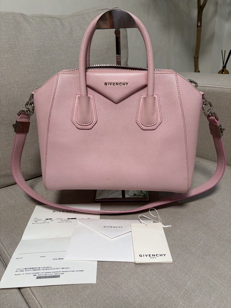Givenchy antigona small (Category: Luxury Bags & Wallets) located in Las Pinas. Submitted by lovedmnl (Listing ID 1460791141, Image 1). Description: Witg receipt Authentic. Dm for more pics.