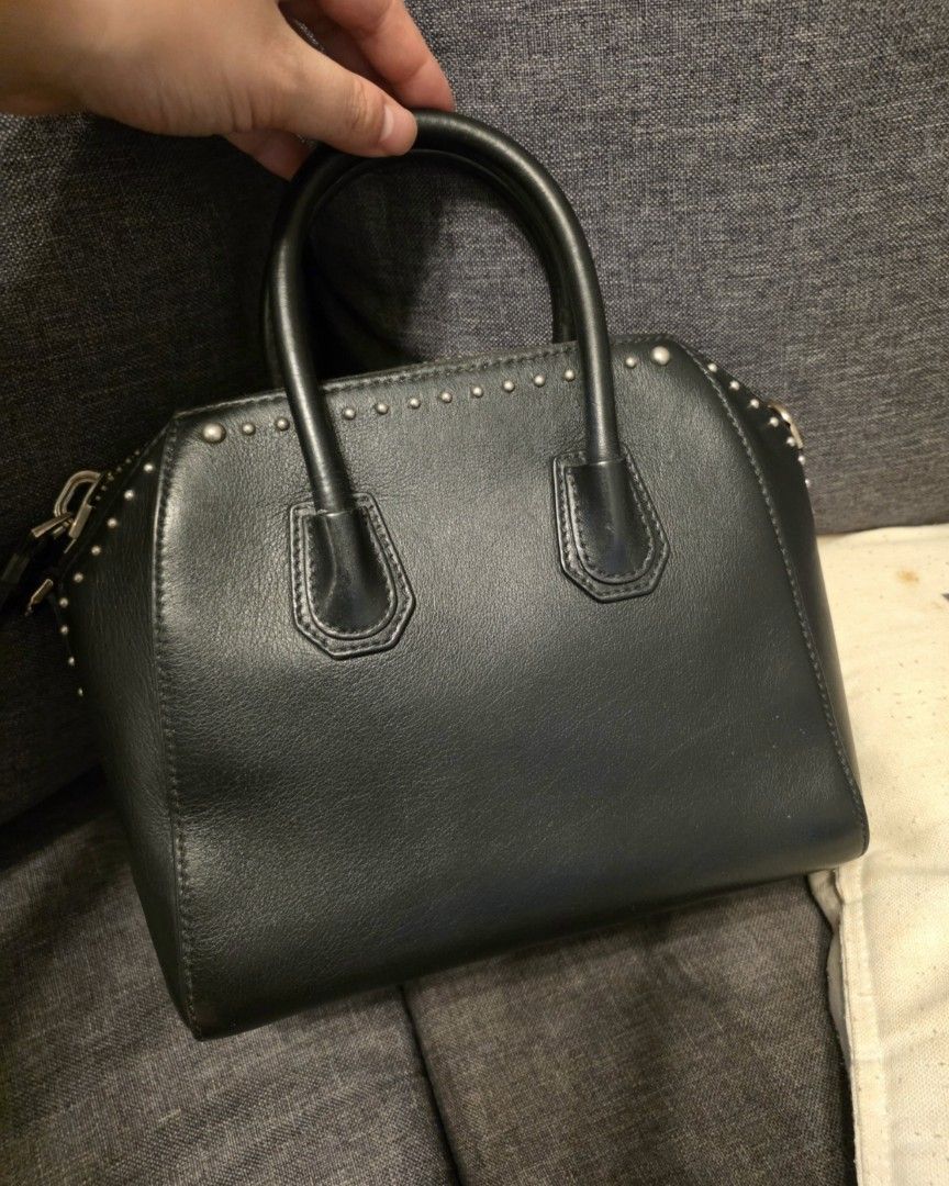 Givenchy mini antigona (Category: Luxury Bags & Wallets) located in Santa Rosa. Submitted by lbx89 (Listing ID 1396888554, Image 3). Description: guaranteed authentic missing sling ; will provide generic sling only manage expectations zipper puller changed.
