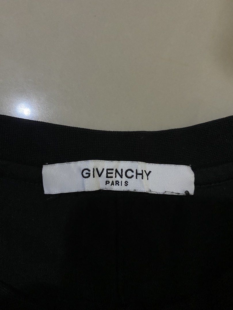 Givency Bambi T shirt (Category: Coats, Jackets and Outerwear) located in Nagcarlan. Submitted by nsh.c (Listing ID 1460753974, Image 3). Description: Excellent condition Cr:9.8/10 Dimes:28X22 .