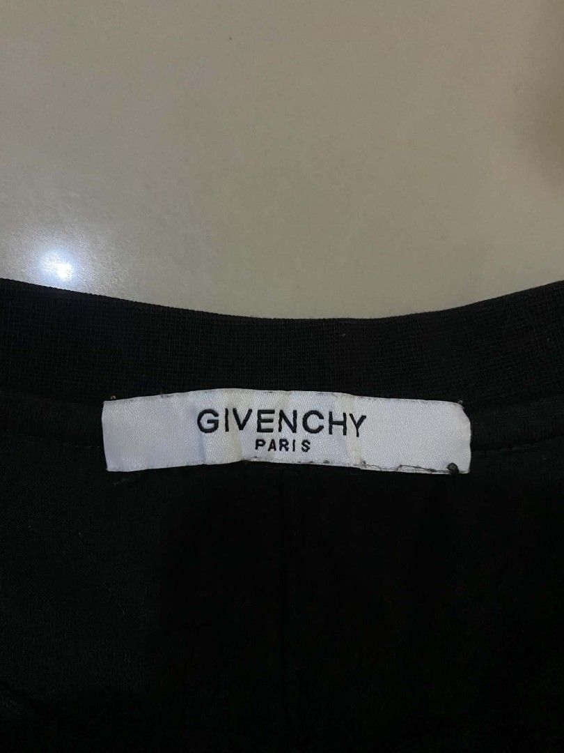 Givency Bambi T shirt (Category: Coats, Jackets and Outerwear) located in Nagcarlan. Submitted by livehorse.542a4e (Listing ID 1460876316, Image 3). Description: excellent condition cr:9.8/10 Dimes:28X22 solid neto.