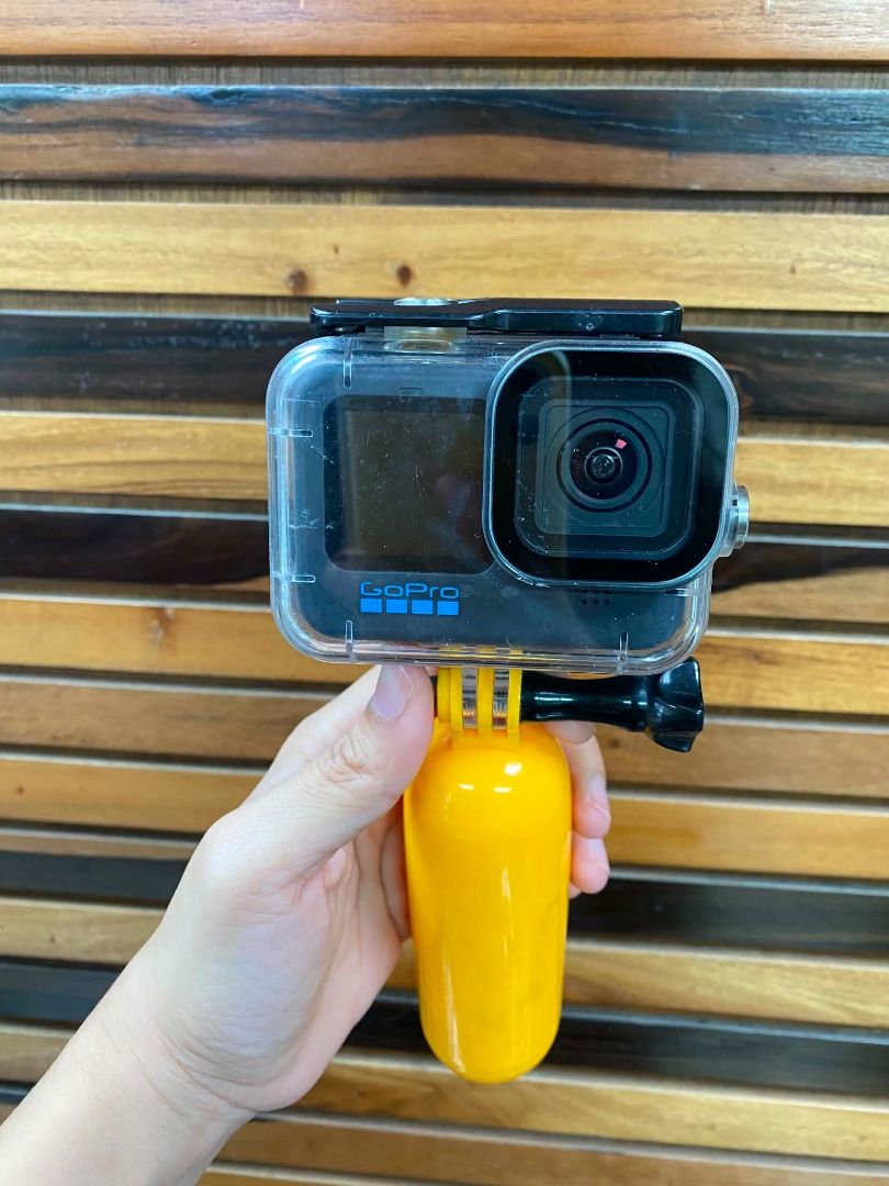 GoPro HERO11 Black (Category: Cameras) located in Caloocan City. Submitted by kaye1998 (Listing ID 1460731048, Image 1). Description: GoPro HERO 11 Black 5.3K60 + 2.7K240 video with 24.7 megapixel stills from video 27megapixel high-res photos Waterproof to 33ft + built tough HyperSmooth 5.0 Stabilization Cold-Weather Enduro Battery Issue: peeled wire (but it’s still working).