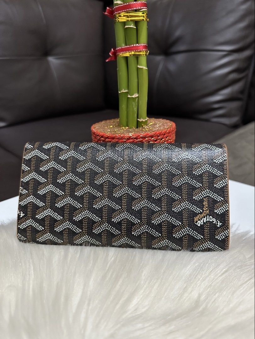 Goyard Wallet (Category: Luxury Bags & Wallets) located in Cebu City. Submitted by ludz_0246_2.0 (Listing ID 1457037265, Image 2). Description: Dustbag Box Coded Mono Brown Etekita Actual Photo.