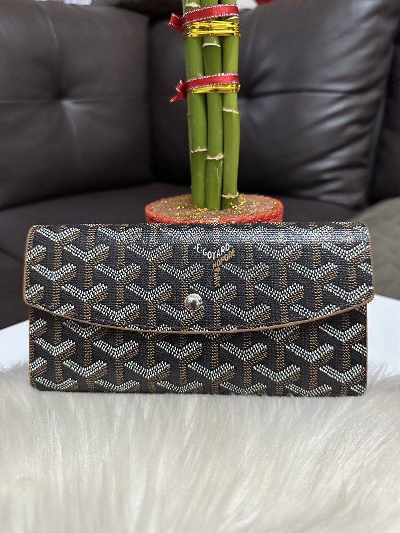 Goyard Wallet (Category: Luxury Bags & Wallets) located in Cebu City. Submitted by ludz_0246_2.0 (Listing ID 1457037265, Image 1). Description: Dustbag Box Coded Mono Brown Etekita Actual Photo.