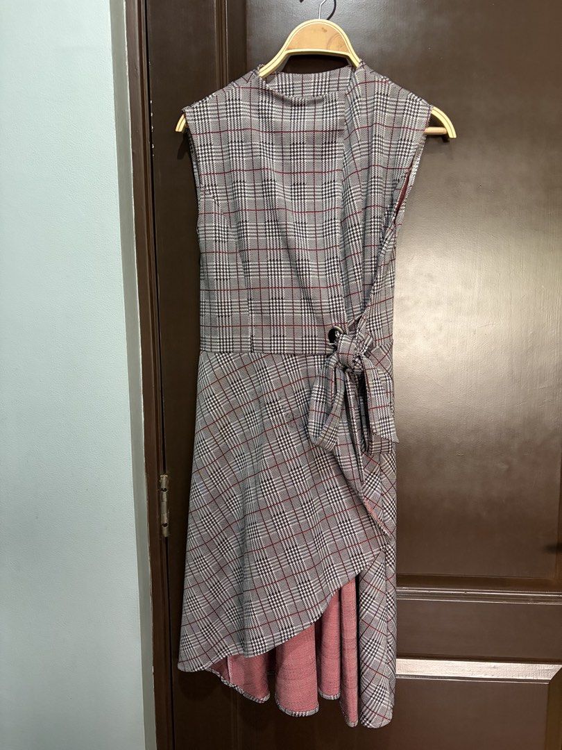 Gray plaid dress collar (Category: Dresses) located in Manila. Submitted by urbanwear (Listing ID 1460837959, Image 1). Description: .