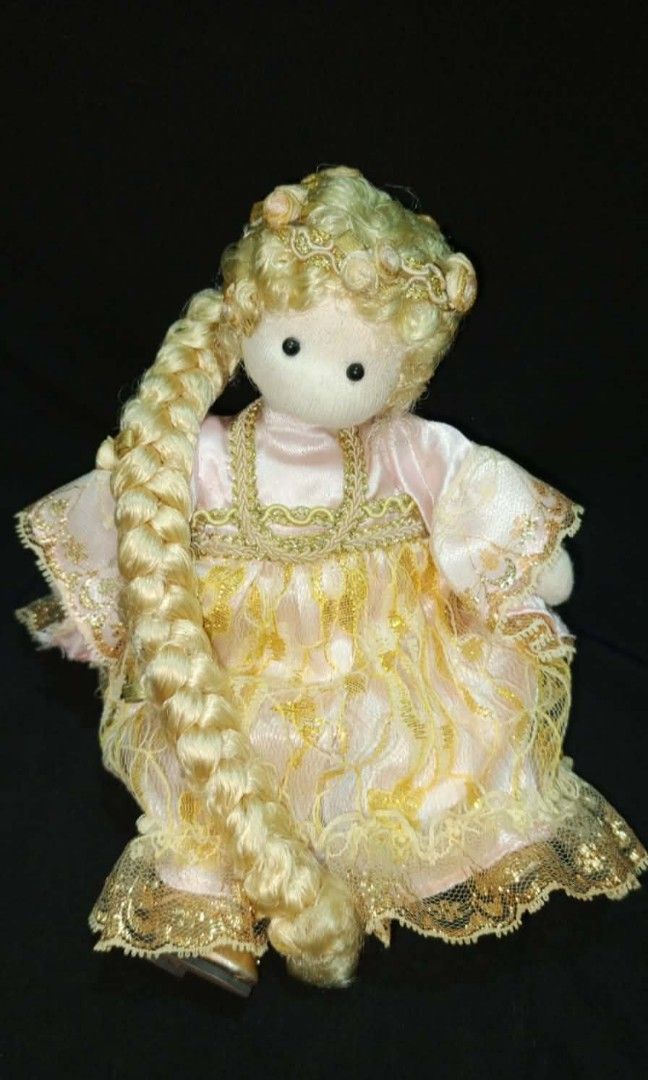 Gree tree collectibles rapunzel doll (Category: Figurines & Statues) located in Kawit. Submitted by monshop714 (Listing ID 1460887250, Image 1). Description: sound working,.