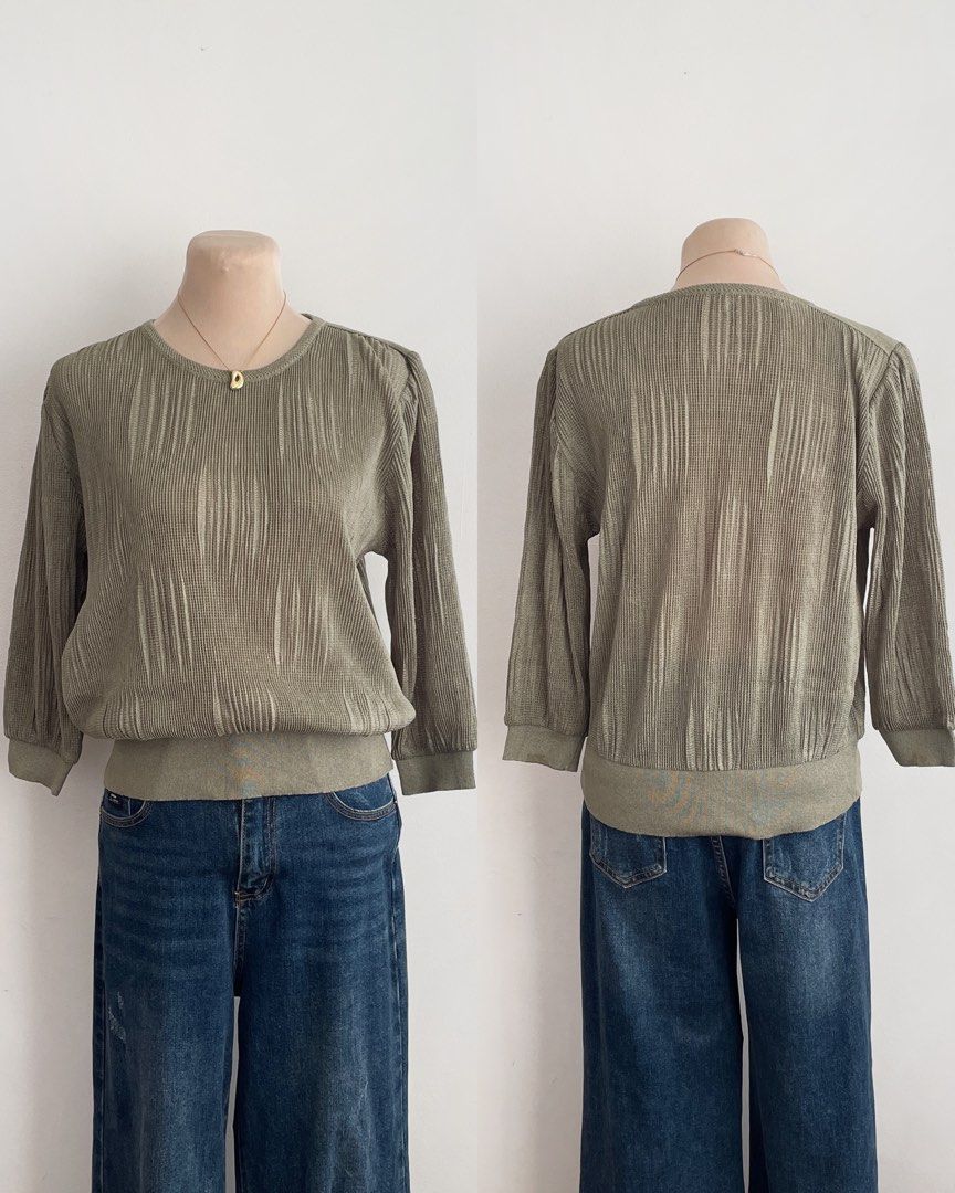 green long sleeves (Category: Longsleeves) located in Manila. Submitted by spankmemingyu (Listing ID 1460889679, Image 1). Description: xs-s.