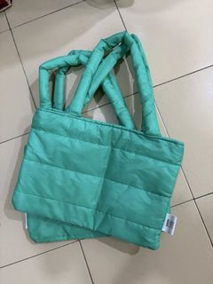 (Category: ) located in . Submitted by savemywears (Listing ID 1460890919, Image 1). Description: .