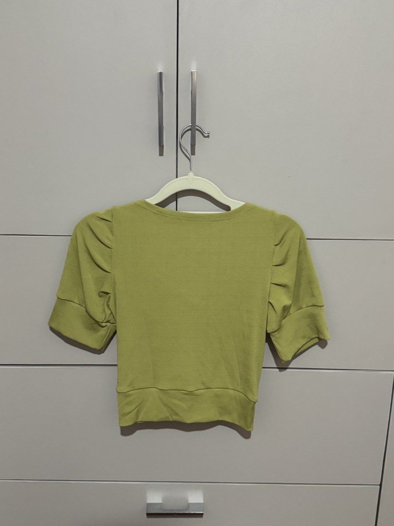 Green Ruched Puff Sleeve Square Neck Crop Top (Category: Blouses) located in Antipolo. Submitted by nyeahsells (Listing ID 1460784075, Image 2). Description: Pre-loved Size: S Color: Green Flaw: None RFS: decluttering Swipe photos to see more details about the item. Disclaimer: - All sales final (NO RETURN, NO EXCHANGE) - Our shop will not be liable for any damages due to mishandling by the courier - Please manage expectations - First to pay gets